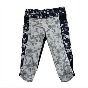 ATHLETA GRAY BLACK CAMO CAPRIS LEGGINGS